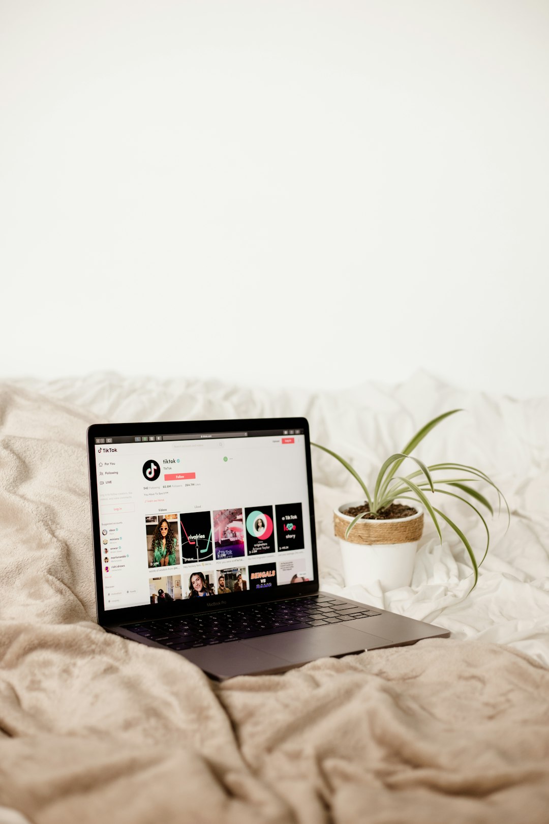 a-laptop-computer-sitting-on-top-of-a-bed-prpwev8zq6w